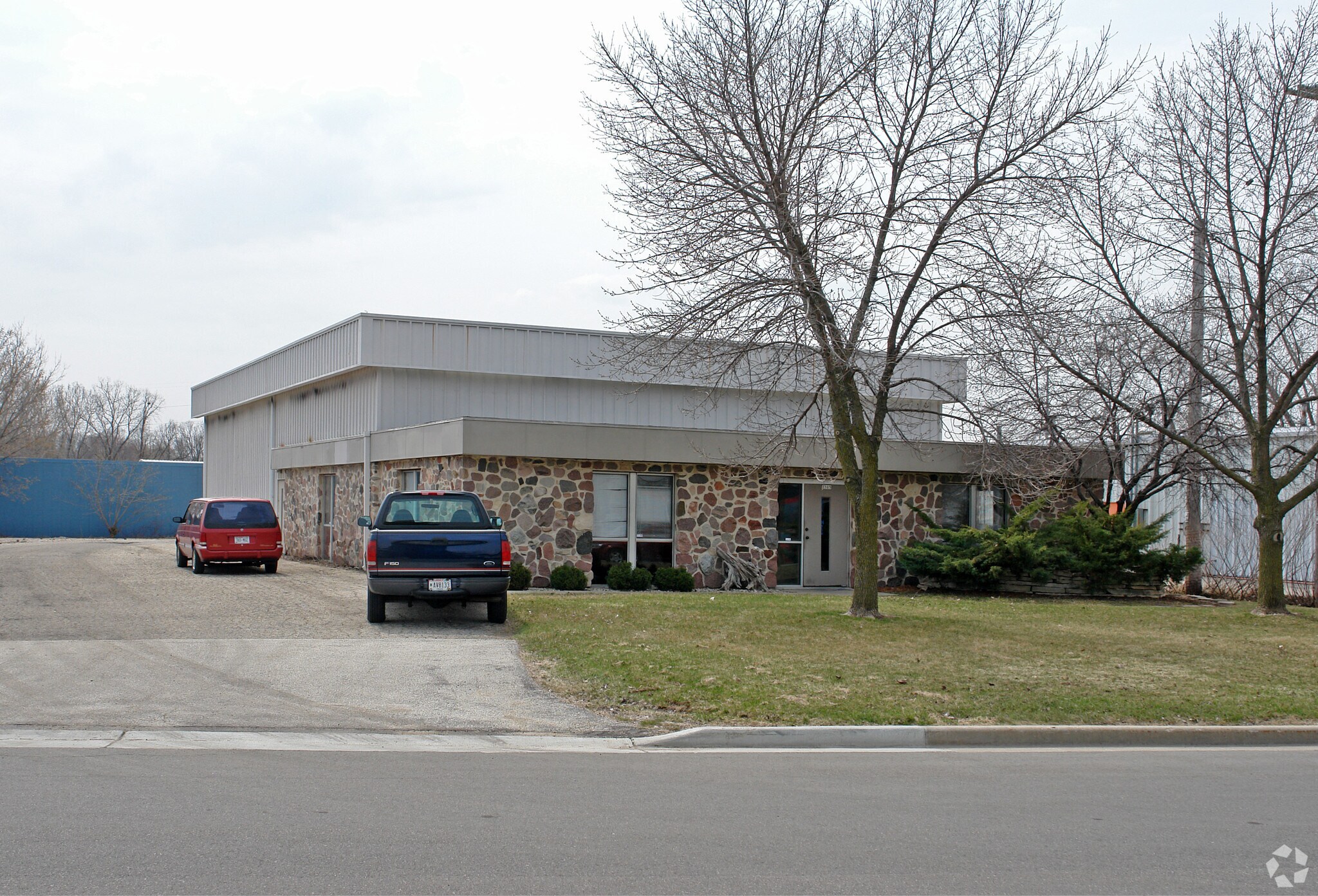 2305 W Camden Rd, Glendale, WI for sale Building Photo- Image 1 of 1
