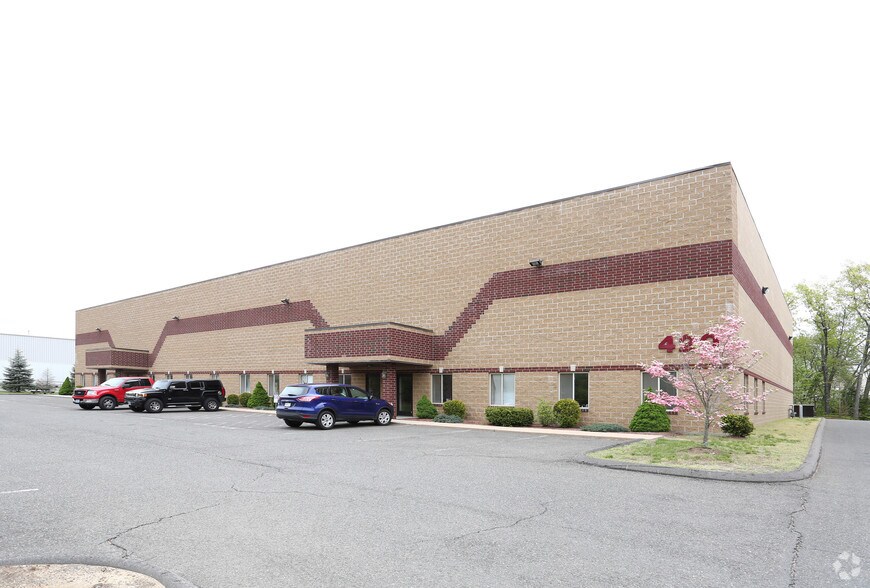 420 Woodland Ave, Bloomfield, CT 06002