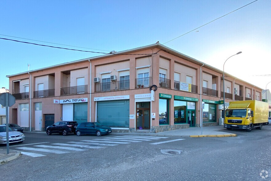 Avenida de Magallanes, 13, Santa Cruz de la Zarza, Toledo for sale - Primary Photo - Image 1 of 2