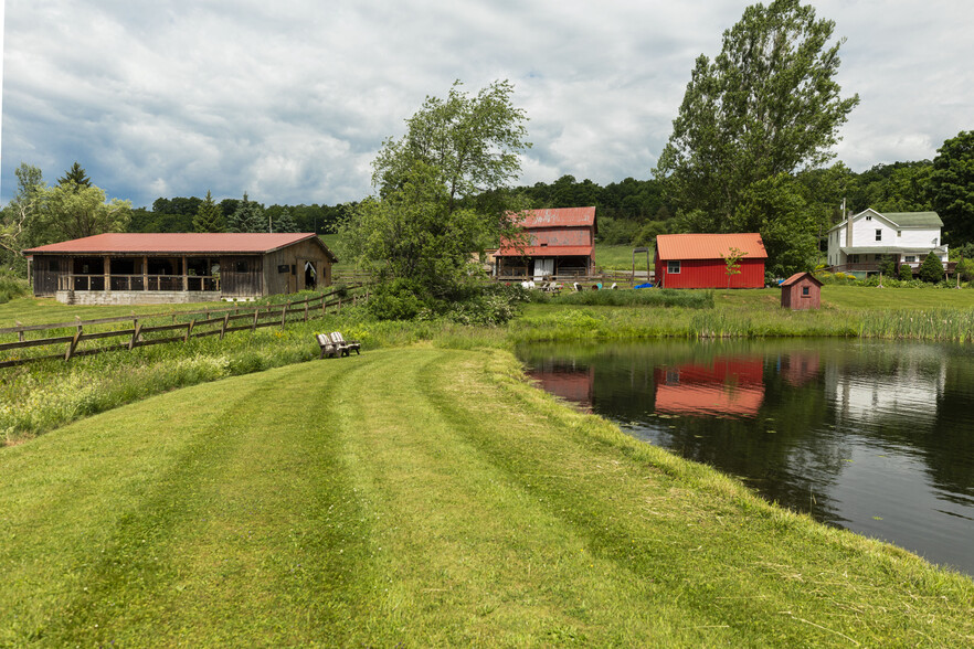 538 N Harpersfield Rd, Jefferson, NY for sale - Primary Photo - Image 1 of 48