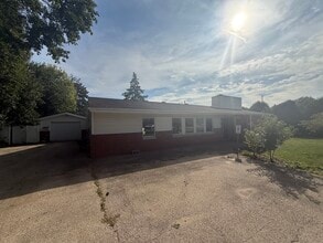 806 Penny Ave, East Dundee, IL for lease Interior Photo- Image 1 of 22