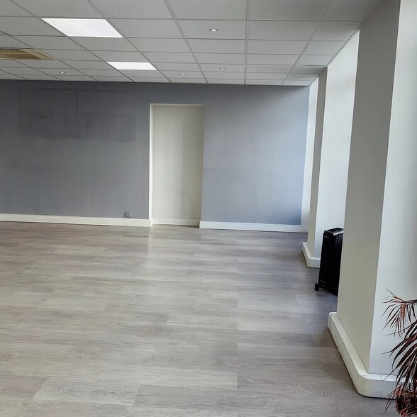 Office in Paris for lease - Building Photo - Image 2 of 9