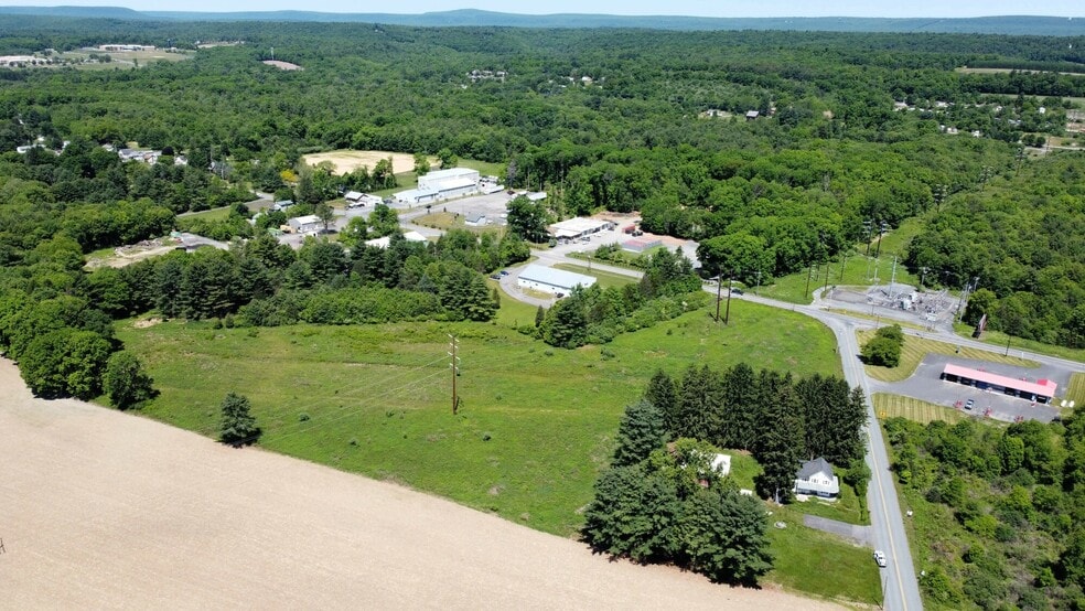 122 Mill Pond Rd, Gilbert, PA for sale - Building Photo - Image 2 of 15