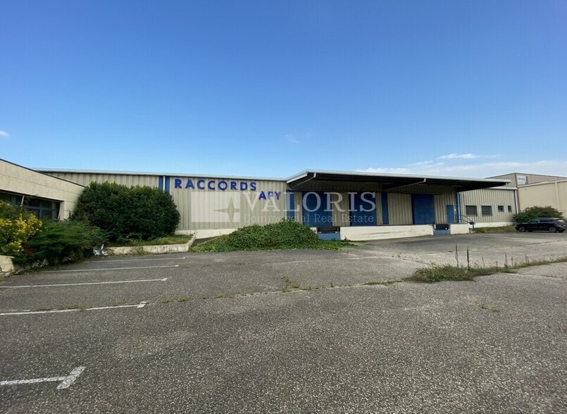Flex in Saint-Quentin-Fallavier for sale - Building Photo - Image 2 of 12