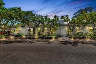 RARE VICTORIA PARK 5-PLEX - Airbnb Property