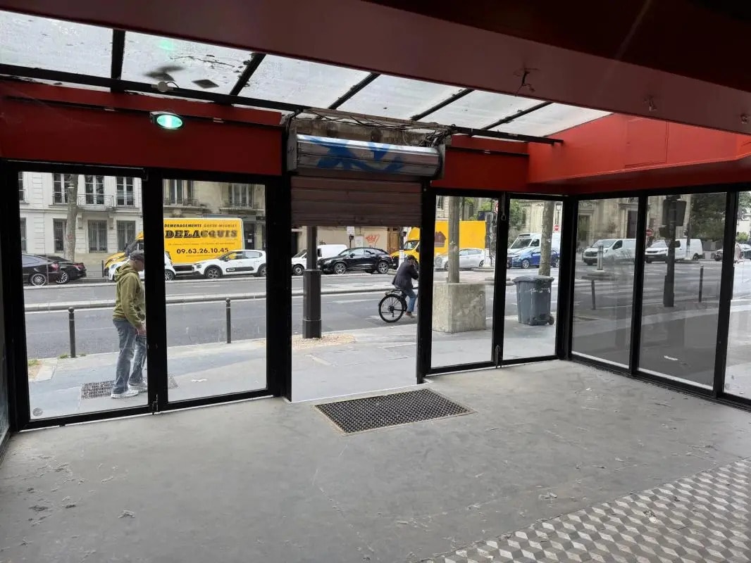 82 Boulevard Du Montparnasse, Paris for lease Building Photo- Image 1 of 17