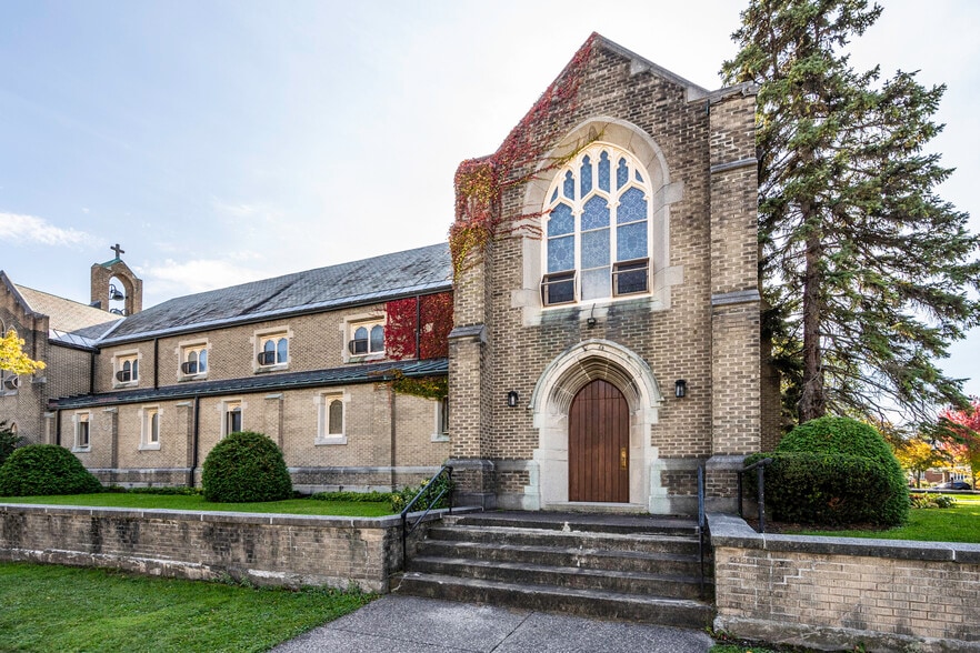 94 Shoshone st, Buffalo, NY for sale - Primary Photo - Image 1 of 82