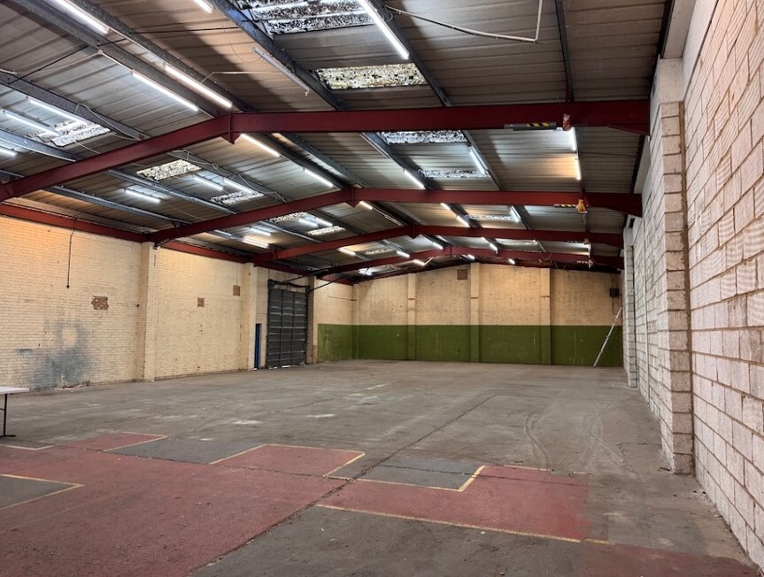 Unit 1-2 Uphall Rd, Ilford for lease Interior Photo- Image 1 of 3