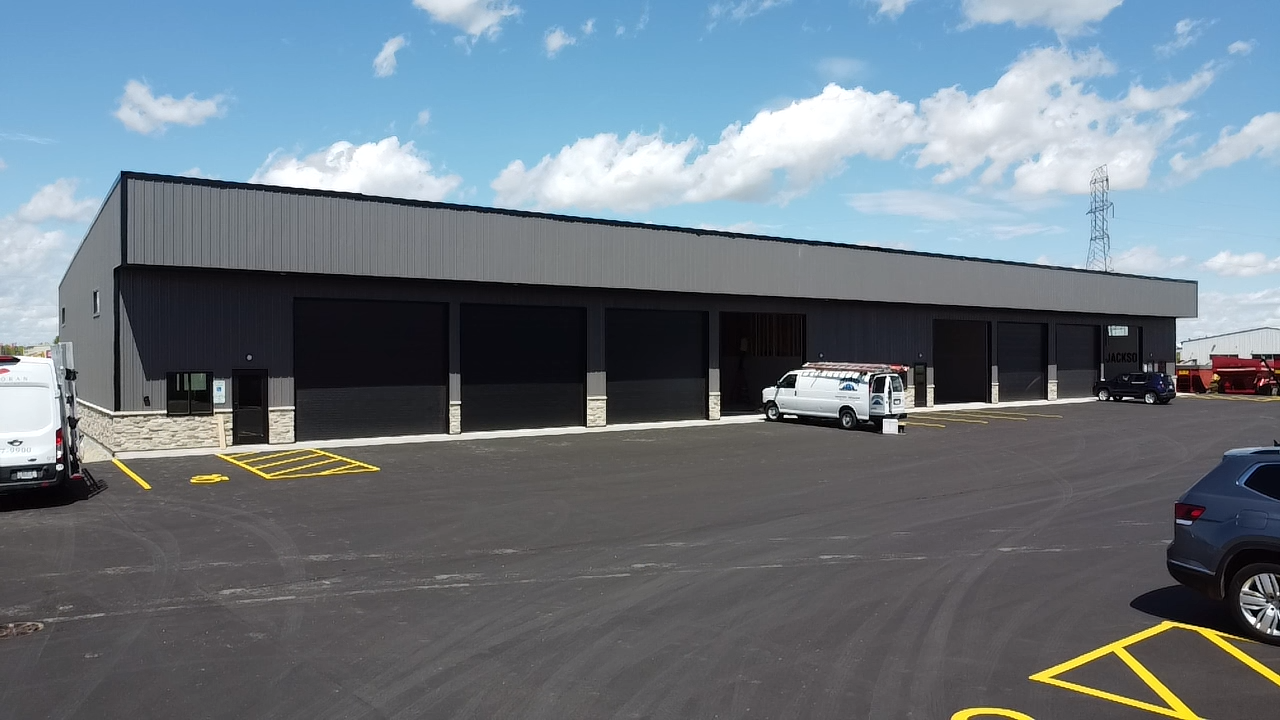 5700 W Clairemont Dr, Appleton, WI for lease Building Photo- Image 1 of 14