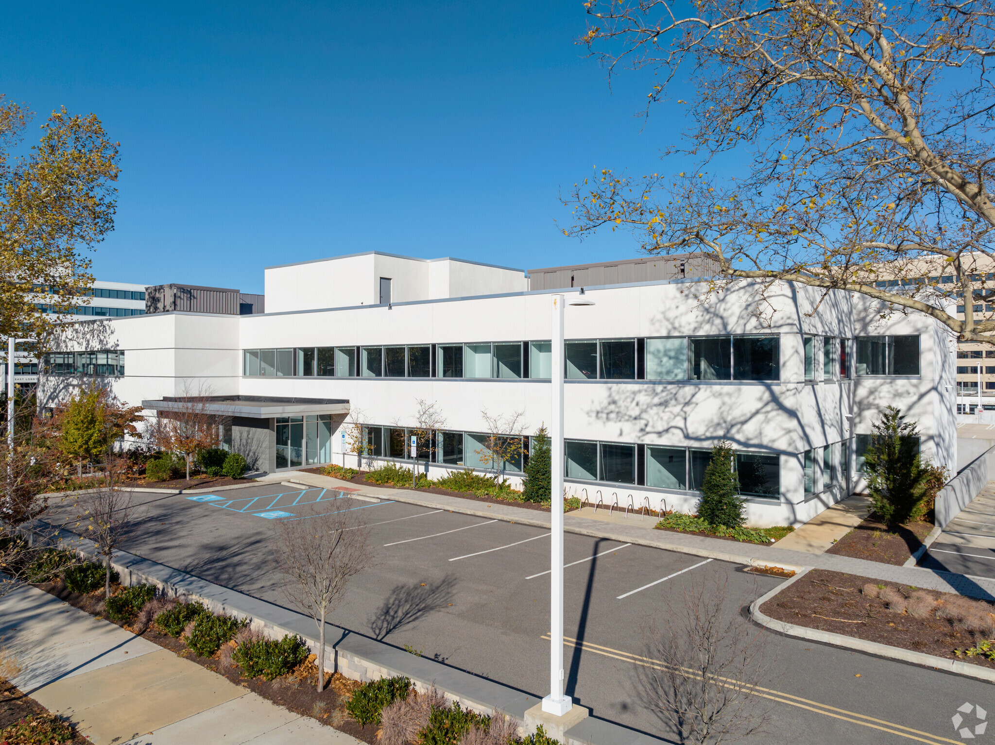 15 Kings Grant Dr, Bala Cynwyd, PA for lease Building Photo- Image 1 of 7