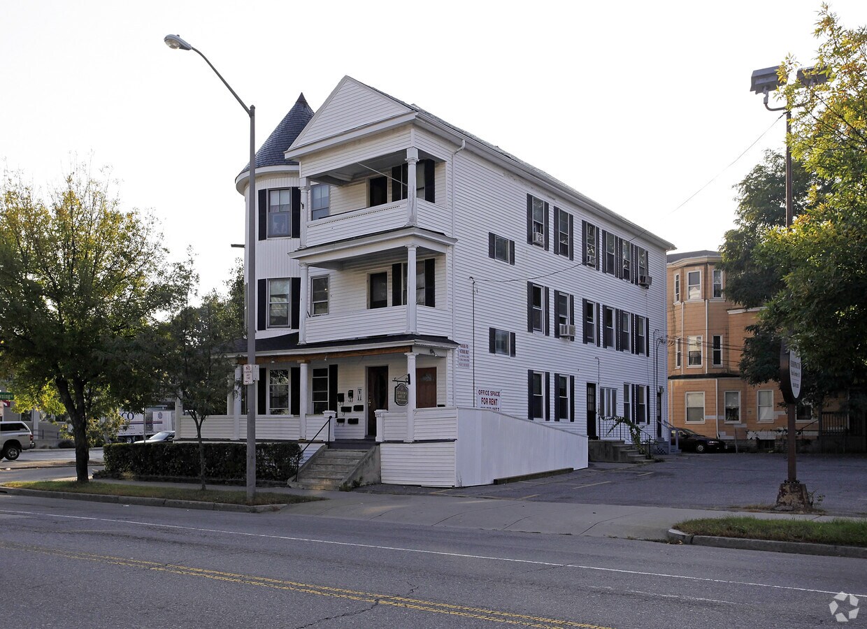 465 Park Ave, Worcester, MA 01610