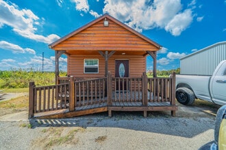 812 S Parkway Dr, Alvarado, TX for lease Interior Photo- Image 1 of 9