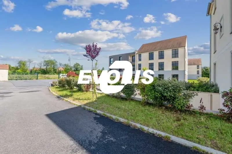 Office in La Chapelle-en-Serval for sale Building Photo- Image 1 of 15