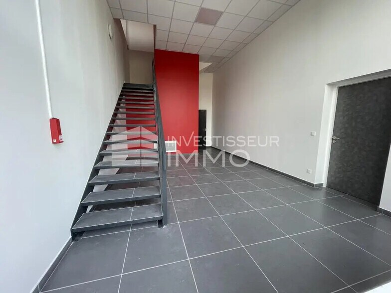 Flex in Saint-Pierre-du-Perray for sale - Interior Photo - Image 2 of 3