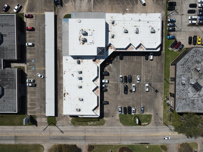 16125 Cairnway Dr, Houston, TX for lease - Building Photo - Image 1 of 2