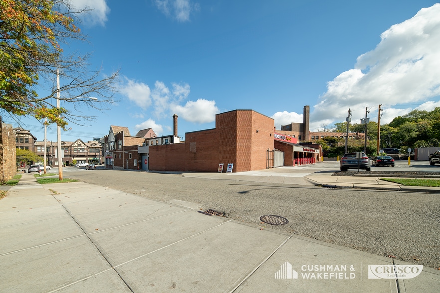 12434-12438 Cedar Rd, Cleveland Heights, OH for lease - Building Photo - Image 3 of 4