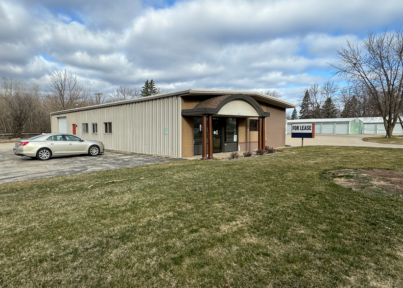 2721 Oregon St, Oshkosh, WI for lease - Building Photo - Image 1 of 10