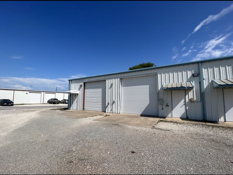 119 Ken Dr, Sherman, TX for lease - Building Photo - Image 2 of 7