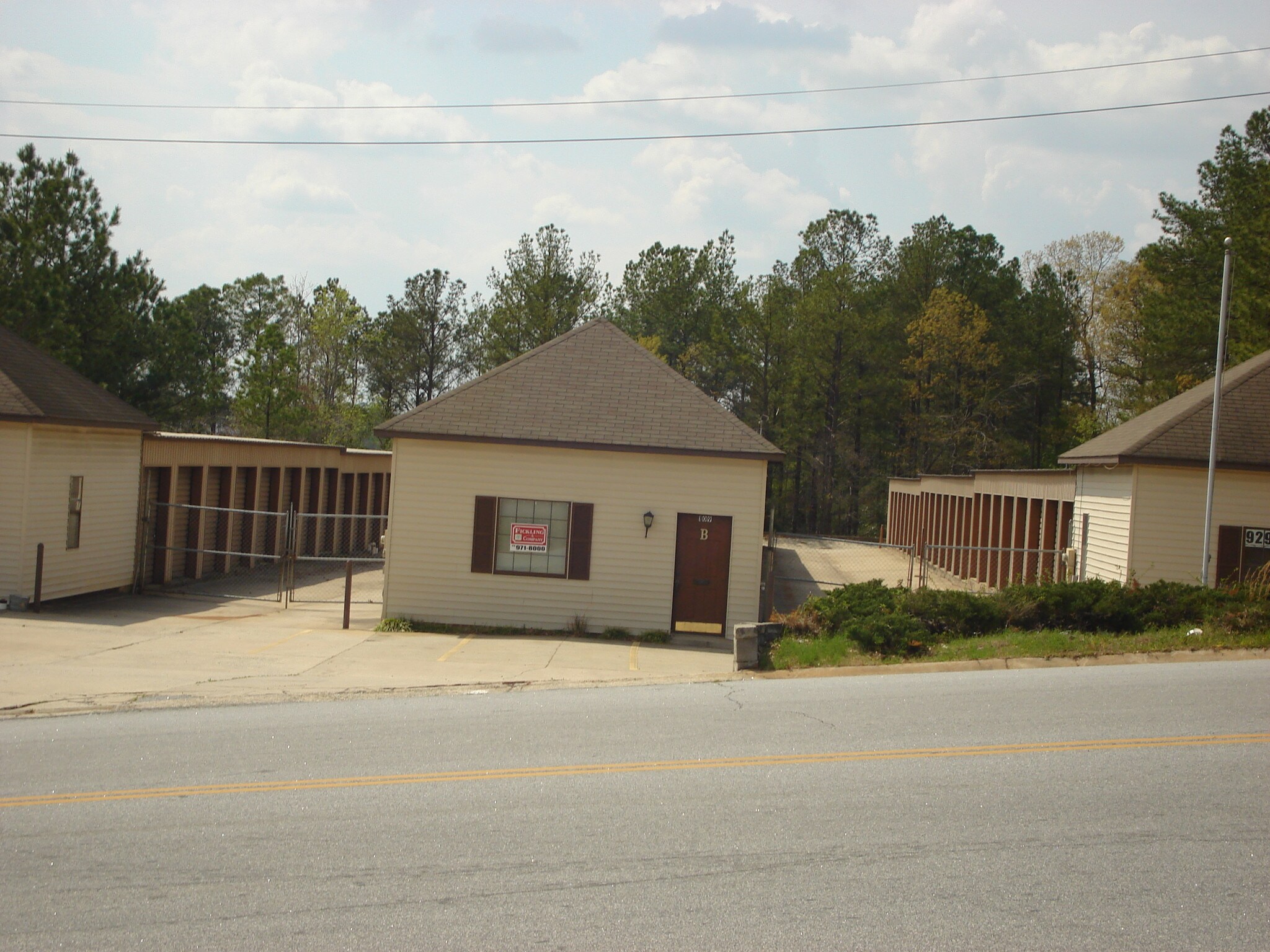 109 Woodcrest Blvd, Warner Robins, GA for sale Primary Photo- Image 1 of 1