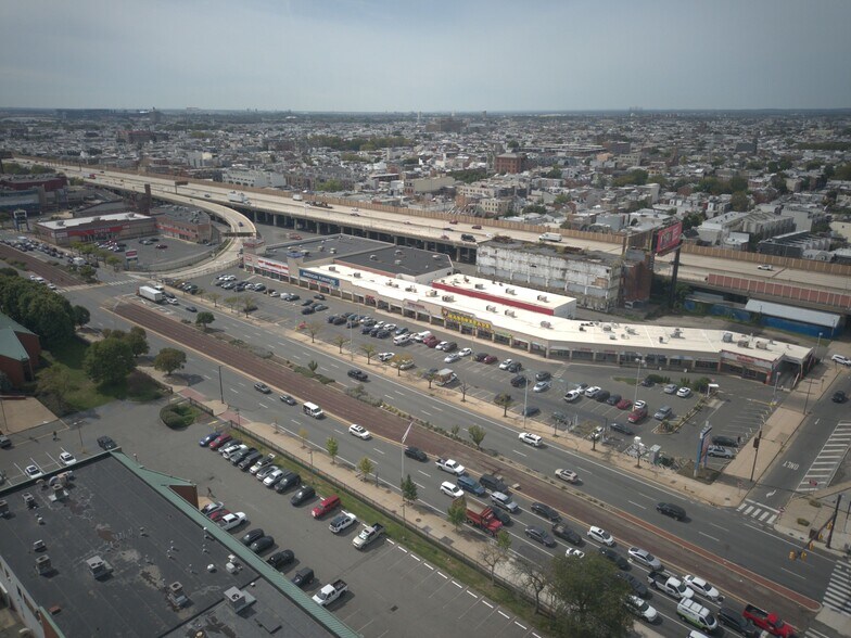 1300 S Christopher Columbus Blvd, Philadelphia, PA for sale - Building Photo - Image 3 of 8