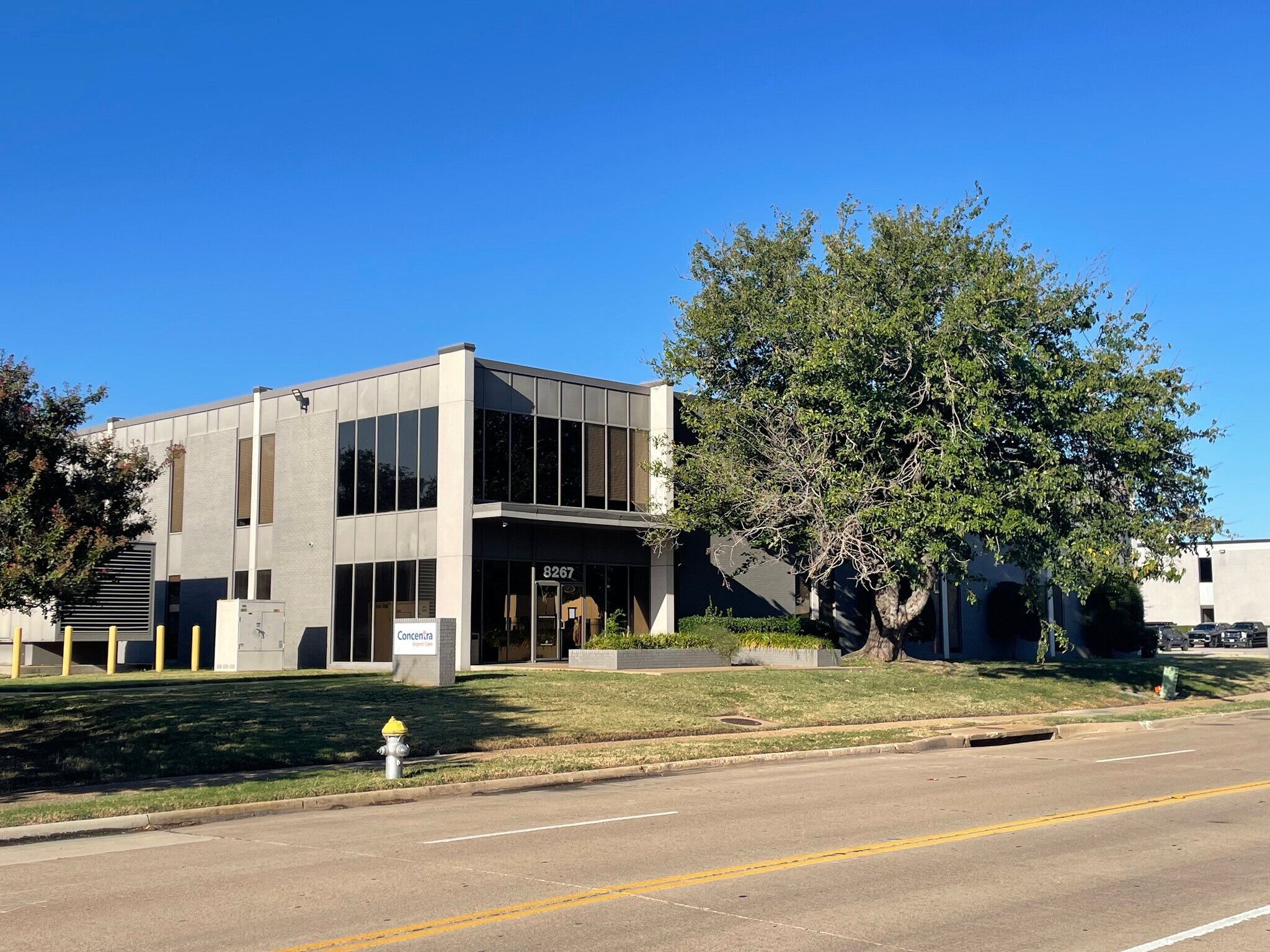 8267 Elmbrook Dr, Dallas, TX for lease Building Photo- Image 1 of 32