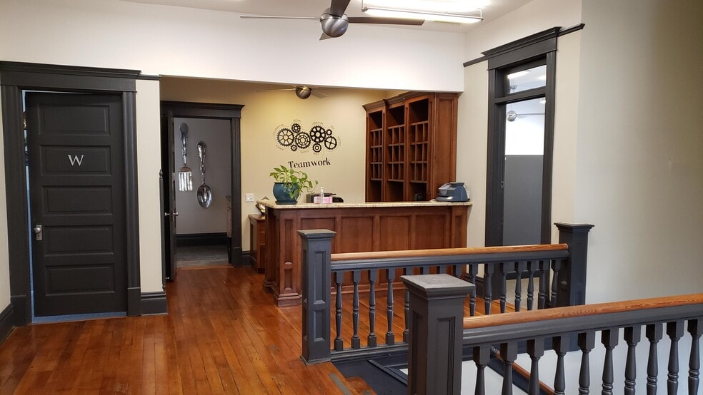 30-36 Plaza Sq, Orange, CA for lease - Building Photo - Image 3 of 11