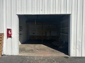 6043 Deacon Rd, Sarasota, FL for lease Interior Photo- Image 1 of 3