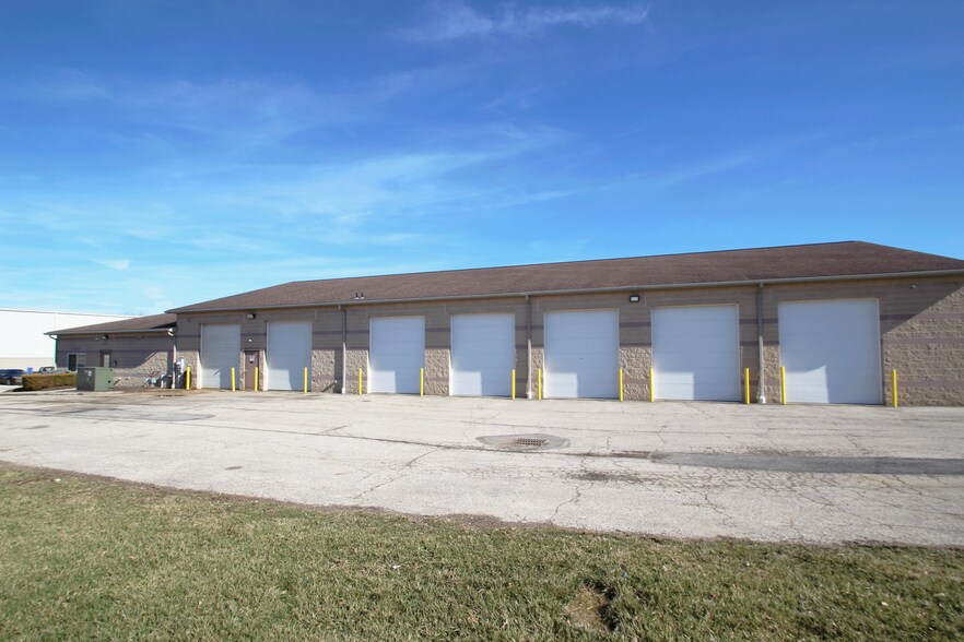 5205 New Haven Cir, Barberton, OH for sale - Building Photo - Image 1 of 1