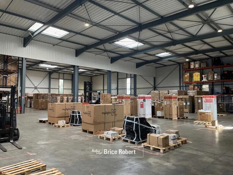 Office in Jonage for lease - Interior Photo - Image 3 of 8