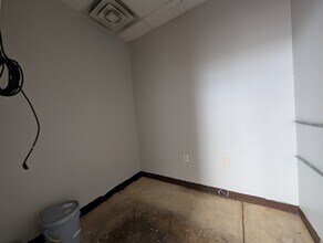 1303 SW 30th St, Lawton, OK for lease Building Photo- Image 2 of 4