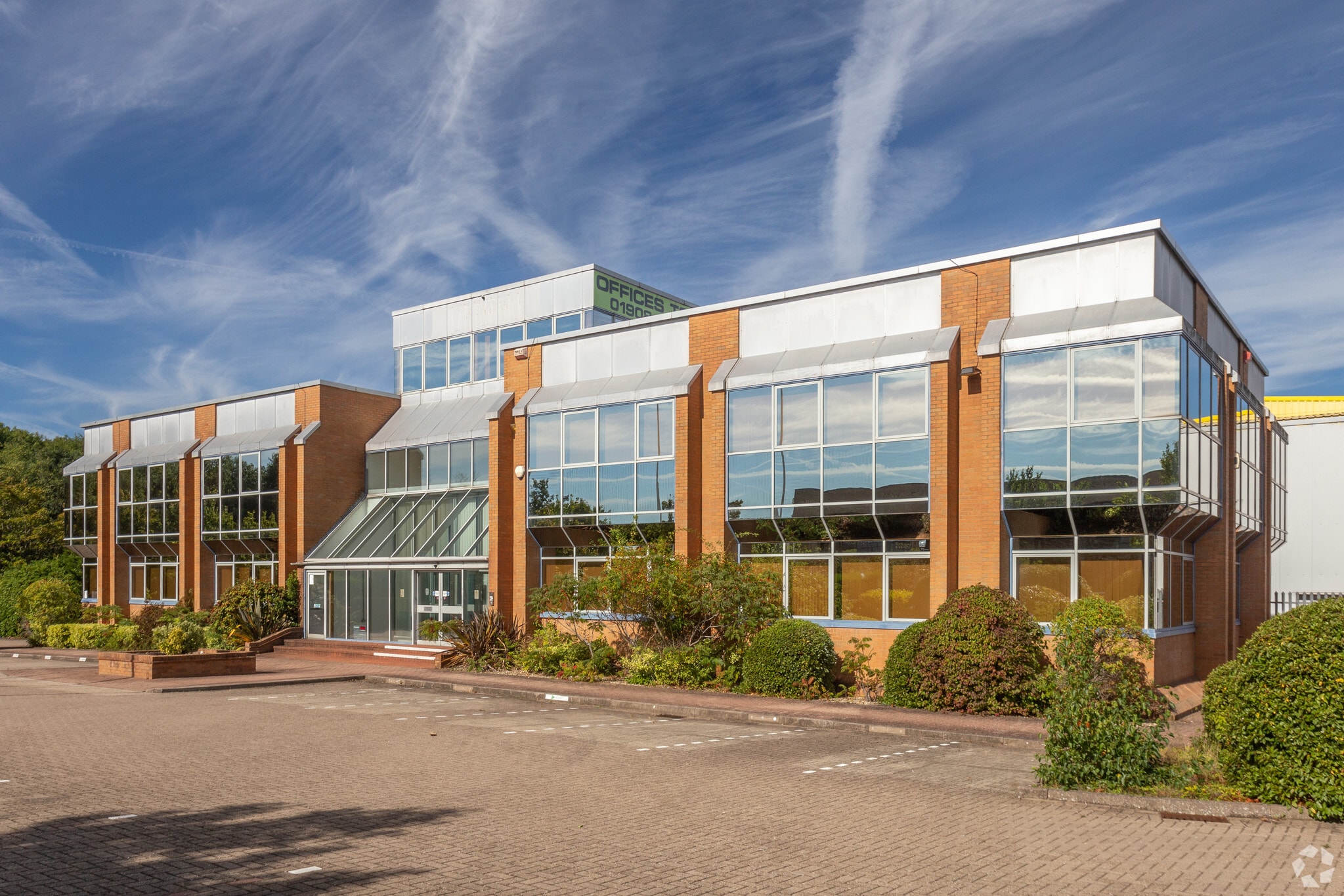 Snowdon Dr, Milton Keynes for sale Primary Photo- Image 1 of 1