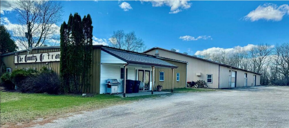 129 N Oakridge Dr, North Prairie, WI for sale - Building Photo - Image 1 of 9