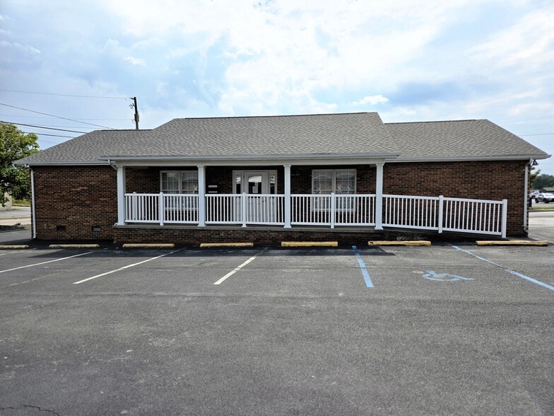 1901 Brookside Dr, Kingsport, TN for lease - Building Photo - Image 1 of 4