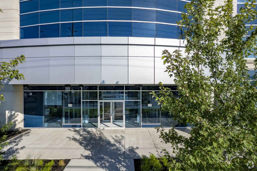 218 Export Blvd, Mississauga, ON for lease - Building Photo - Image 3 of 6