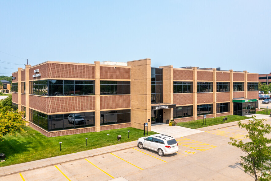 1055 Jordan Creek Pky, West Des Moines, IA for lease - Building Photo - Image 1 of 6