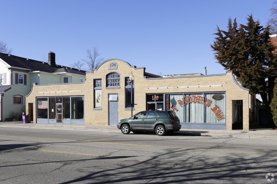 124 N Main St, Three Rivers, MI 49093