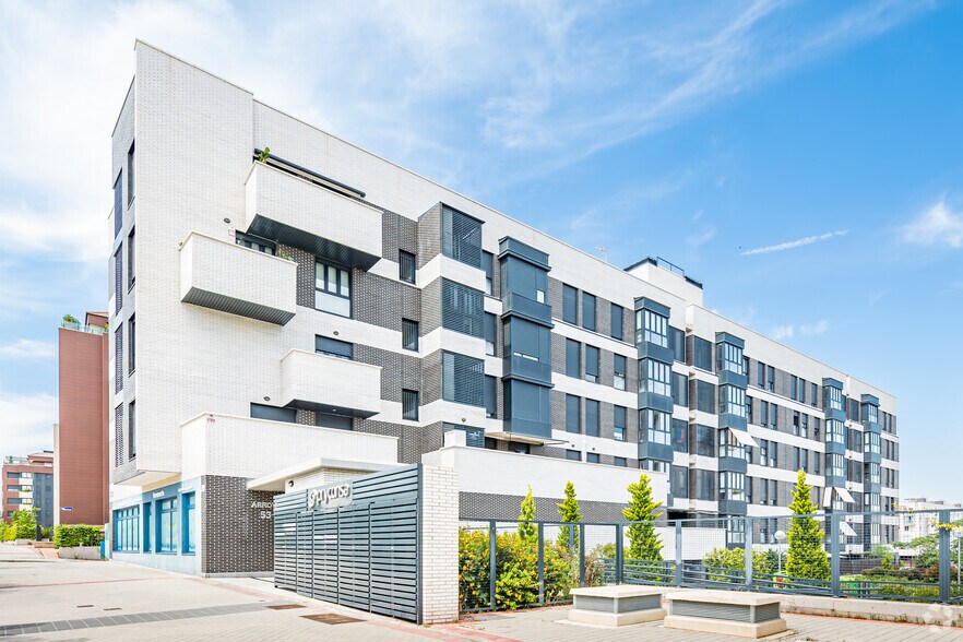 Calle María Montessori, 2, Madrid, Madrid for sale - Building Photo - Image 2 of 3