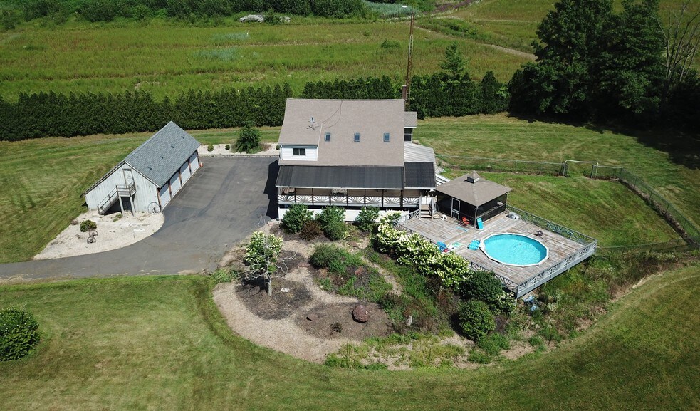 700 Hale St, Suffield, CT 06078