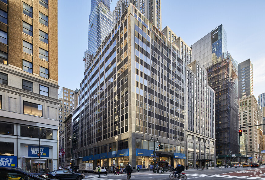 529 5th Ave, New York, NY for lease - Building Photo - Image 1 of 10