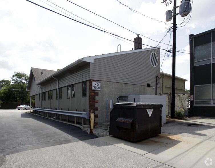 1083 E Maple Rd, Birmingham, MI for lease - Building Photo - Image 2 of 41