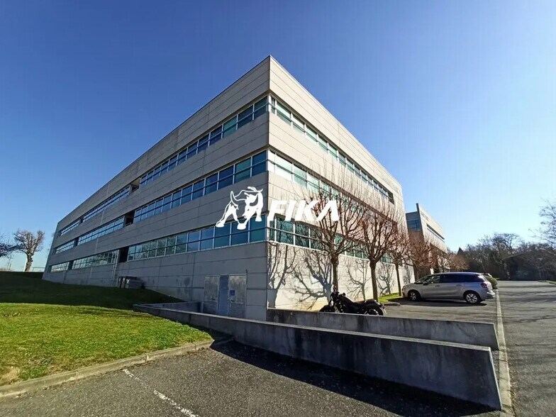 Office in Labège for lease - Building Photo - Image 1 of 8