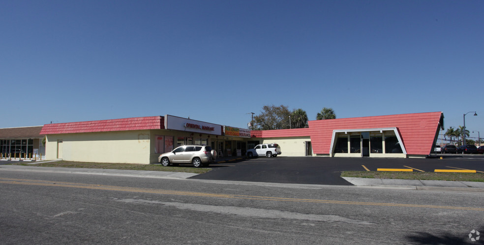 4120 Cleveland Ave, Fort Myers, FL for lease - Building Photo - Image 2 of 15