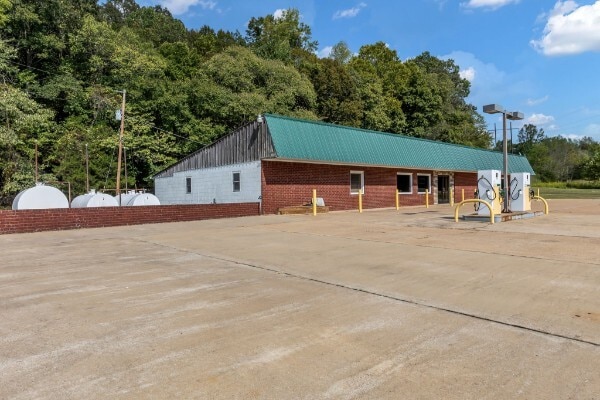 1271 Highway 50 E, Centerville, TN for sale - Primary Photo - Image 1 of 1