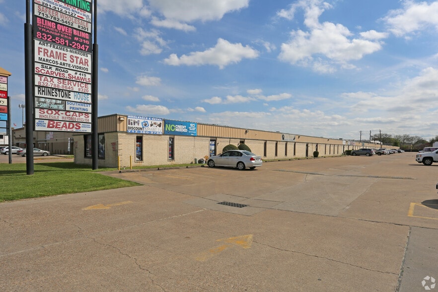 9777 Harwin Dr, Houston, TX for lease - Building Photo - Image 1 of 2