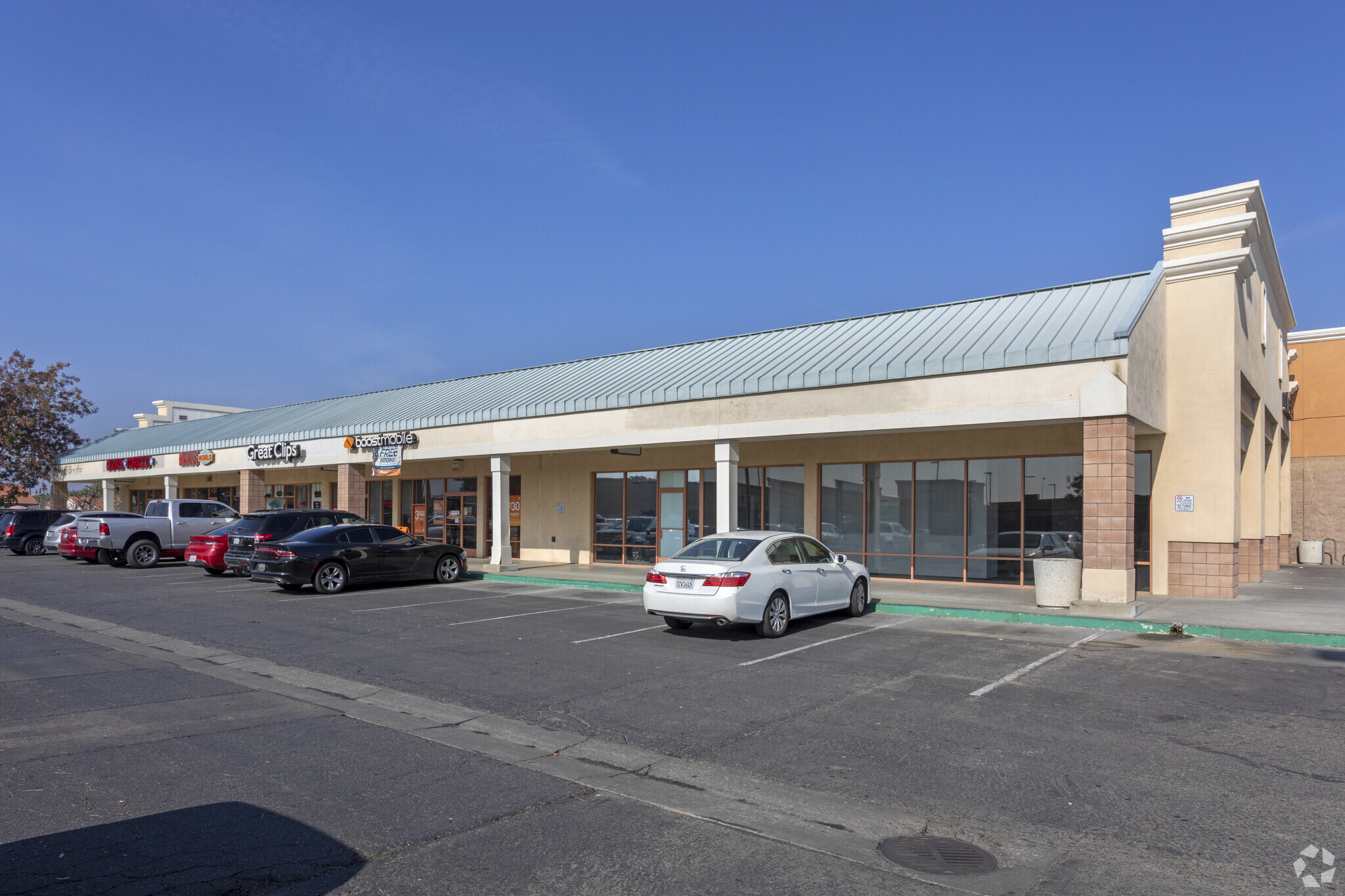 1840-1870 W Lacey Blvd, Hanford, CA for sale Primary Photo- Image 1 of 1