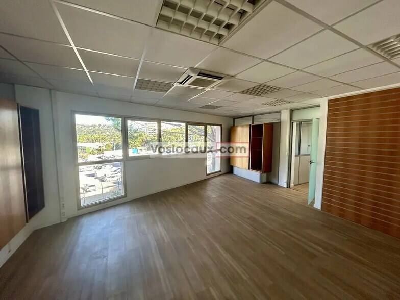 Office in Le Cannet for sale - Interior Photo - Image 2 of 3