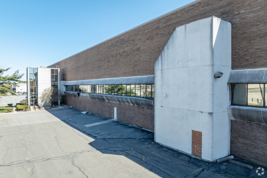 70 Enterprise Ave, Secaucus, NJ for lease - Building Photo - Image 1 of 5