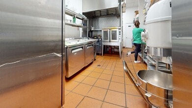 2558-2572 N Clark St, Chicago, IL for lease Interior Photo- Image 2 of 4