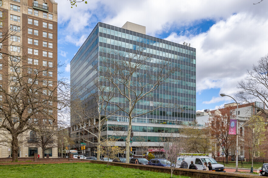 325 Chestnut St, Philadelphia, PA for lease - Building Photo - Image 1 of 9