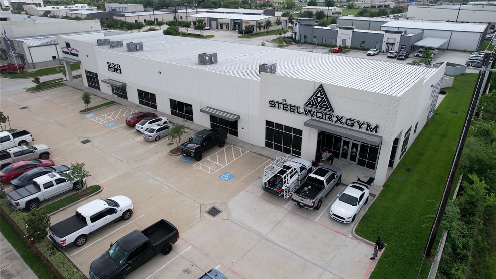 410 Genesis Blvd, Webster, TX for lease - Building Photo - Image 2 of 5